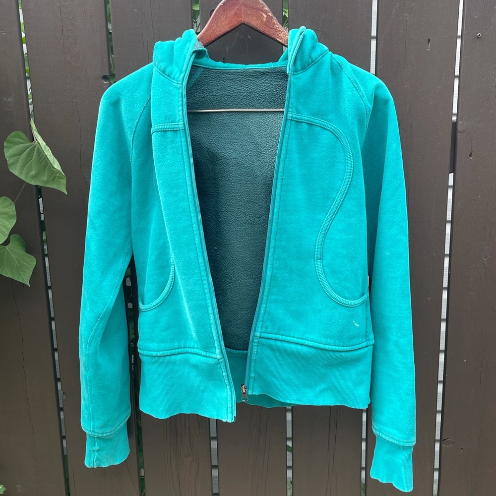 💵📉 Lululemon Turquoise Scuba Hoodie polka dot accent